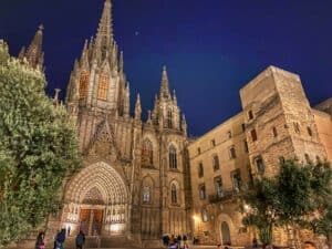 Katedrála sv. Eulálie v Barceloně (2026) – vstupenky, co je uvnitř a historie | Praktický průvodce